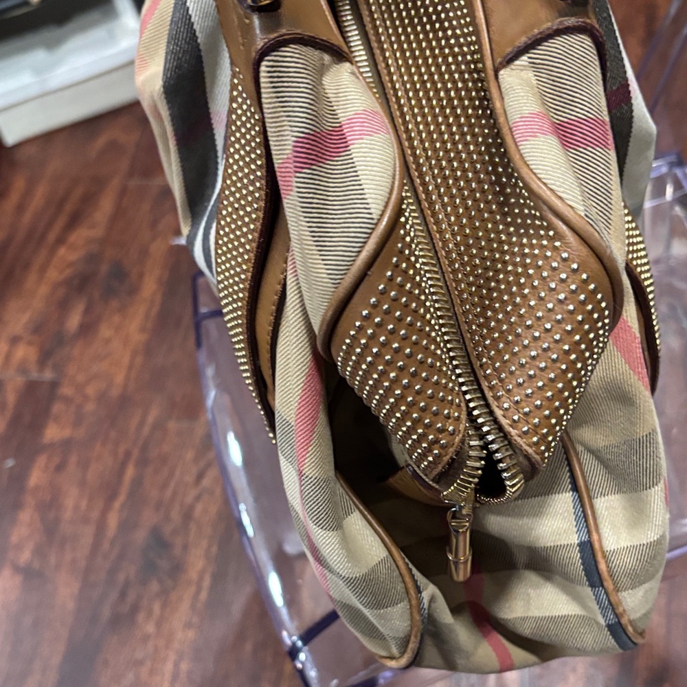Burberry Plaid Shoulder Bag with Brown Leather - Picture 10 of 10